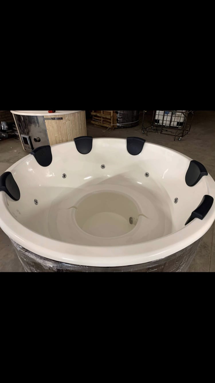 HOT TUB 1.8m (external stove) 16